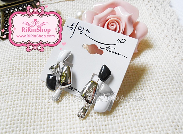 Nuance Korea ต่างหูทรงเรขาคณิต โทนสีเงิน-ดำ-ขาว-เทา