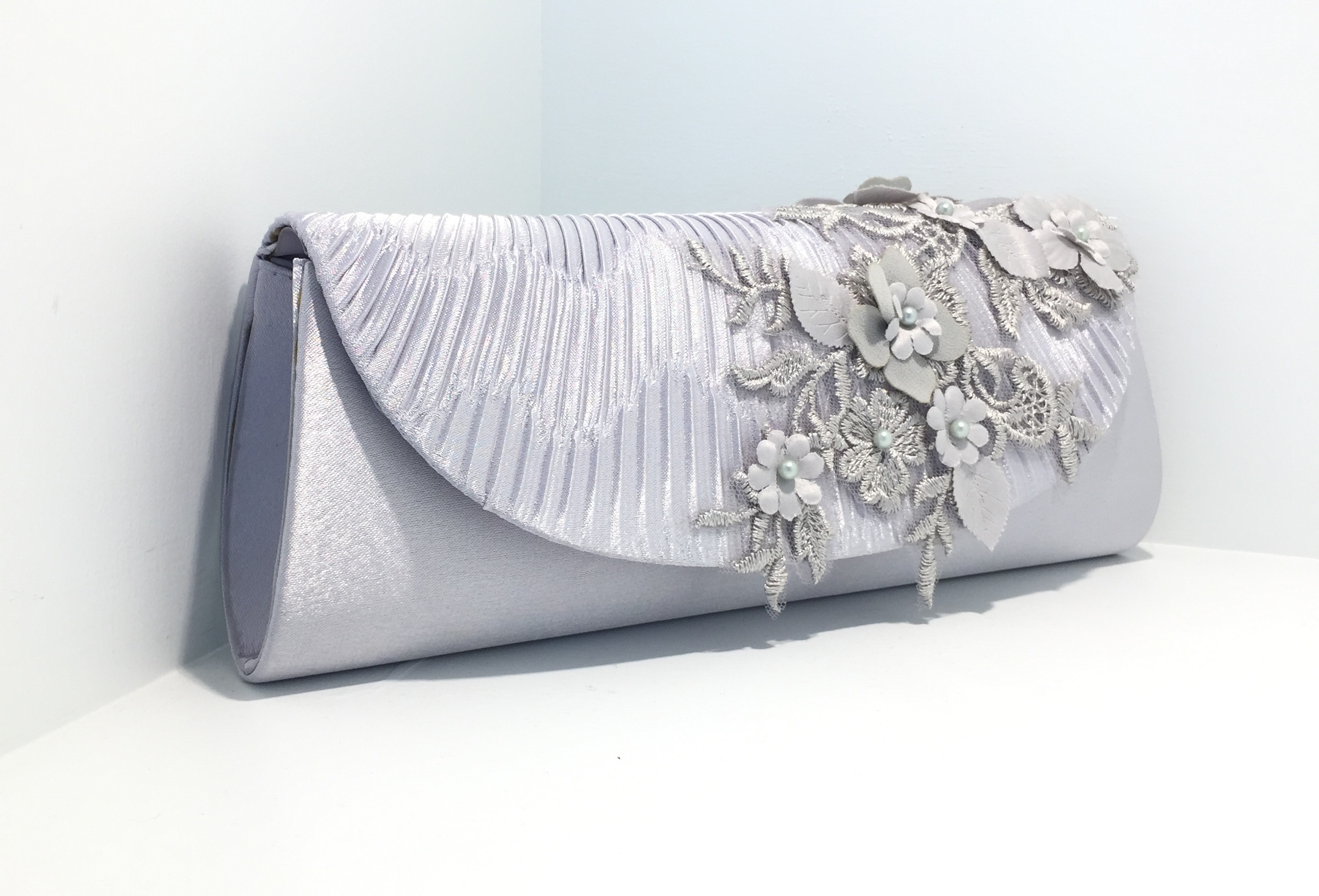 พร้อมส่ง Evening Clutch กระเป๋าออกงาน สีเทา แต่งผ้าลูกไม้ เรียบหรู