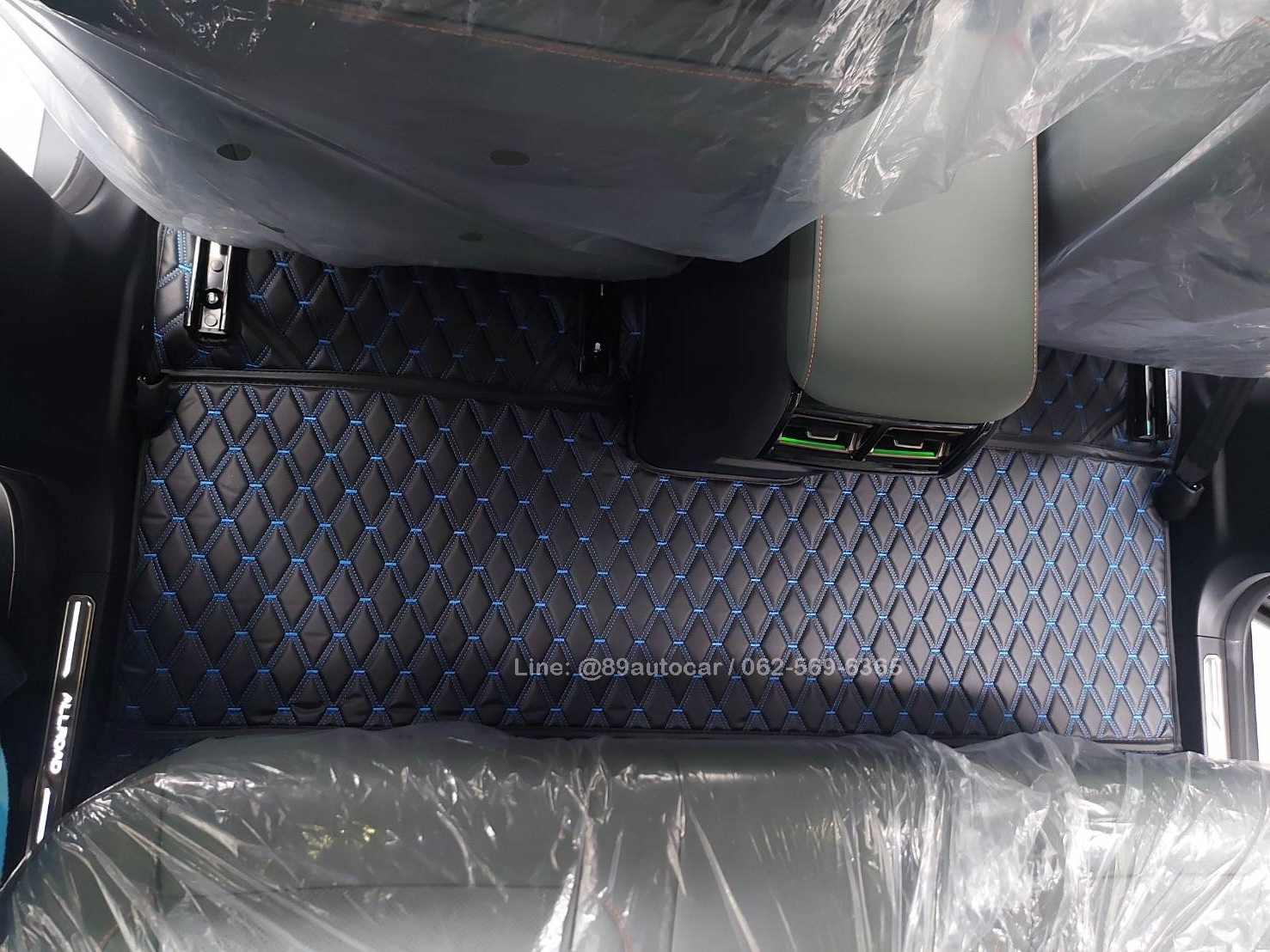 พรมปูพื้นรถยนต์ Omoda Jaecoo6 EV (โอโมด้า เจคลู 6 อีวี) ปูพรมVVIP สีดำด้ายน้ำเงิน เต็มคัน