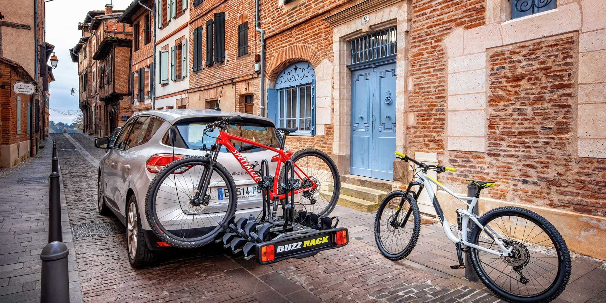 แร็คจักรยาน แร็คท้ายรถ BUZZRACK BUZZRACER 4 BIKES REAR RACK. สำหรับจักรยาน 4 คัน (มาตรฐาน ECE, XP)