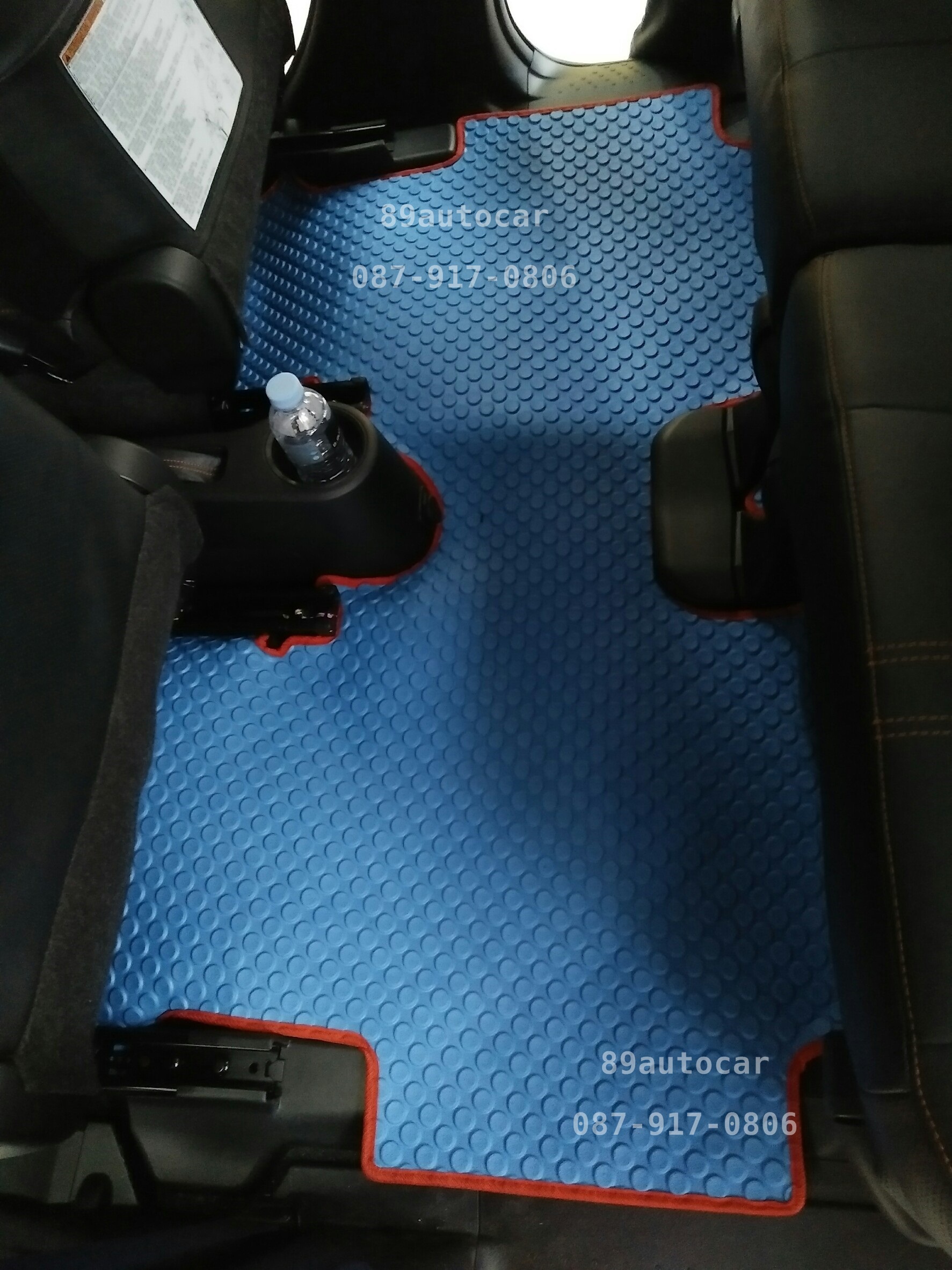 ผ้ายางปูพื้นรถยนต์ Toyota Sienta กระดุมสีฟ้าขอบแดง
