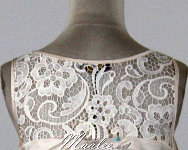 Sale ชุดเดรสกลางวัน/ชุดราตรีสั้น เนื้อผ้าซาตินอย่างดี ช่วงคอเป็นลูกไม้ กระโปรงระบายชั้นทรงบาน สีขาว