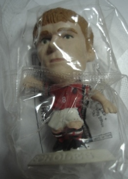 ตุ๊กตาโมเดลนักฟุตบอล พ.สโคลส์ ทีมชาติอังกฤษ โครินเธียน ไมโครสตาร์ - Series 9/2004 White Base - MC2473 ใหม่ / P.SCHOLES ENGLAND National Football Team Corinthian MicroStars Football Figure - Series 9/2004 White Base - MC2473 NEW