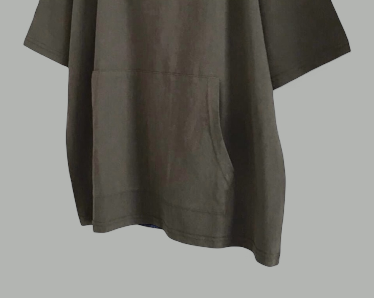เสื้อฮู้ดผ้ายืดลายปักแต่งกระเป๋า