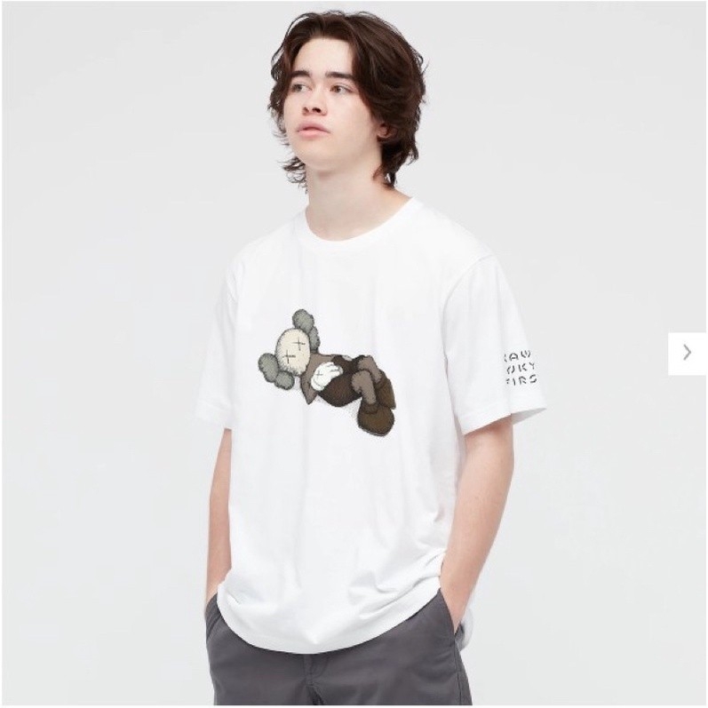 เสื้อยืดยูนิโคล Uniqlo x KAWS 2023 Limited Edition M / L / XL