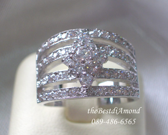 RL009RD+++แหวน 4 แถวเริ่ดหรู+++แหวนแถววงนี้สวยมากๆๆ มาถึง 4 แถวพร้อมโดดเด่นตรงกลางด้วยการวางรูปแบบข้าวหลามตัด หรูหราอลังการ แพรวพราวไปทั้งวง งานสวยมาก
