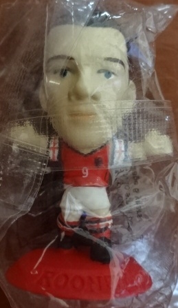ตุ๊กตาโมเดลนักฟุตบอล ว.รูนี่ย์ ทีมชาติอังกฤษ โครินเธียน ไมโครสตาร์ - Series 9/2004 Red Base - MC2430 ใหม่ / W.ROONEY ENGLAND National Football Team Corinthian MicroStars Football Figure - Series 9/2004 Red Base - MC2430 NEW