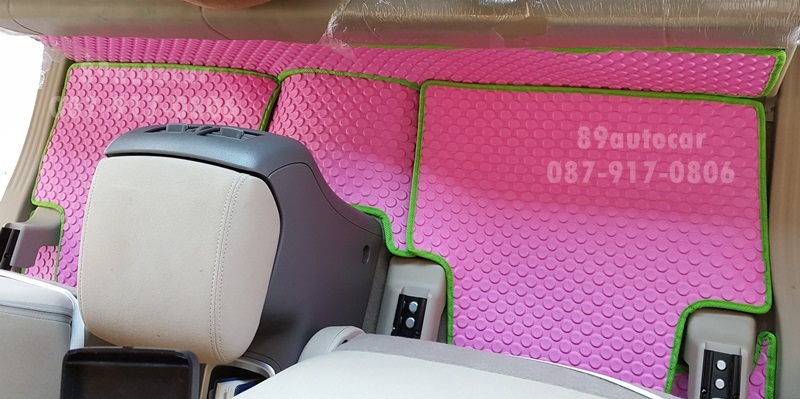 ยางปูพื้นรถยนต์เข้ารูป Nissan Navara Cab 2016 ลายกระดุมสีชมพูขอบเขียว