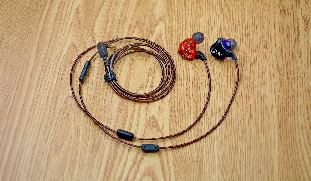 ขาย KZ ED12 หูฟังแบบ Sport ถอดสายได้ รูปทรง 3 มิติ เบสลึก เสียงคมชัดทุกย่าน