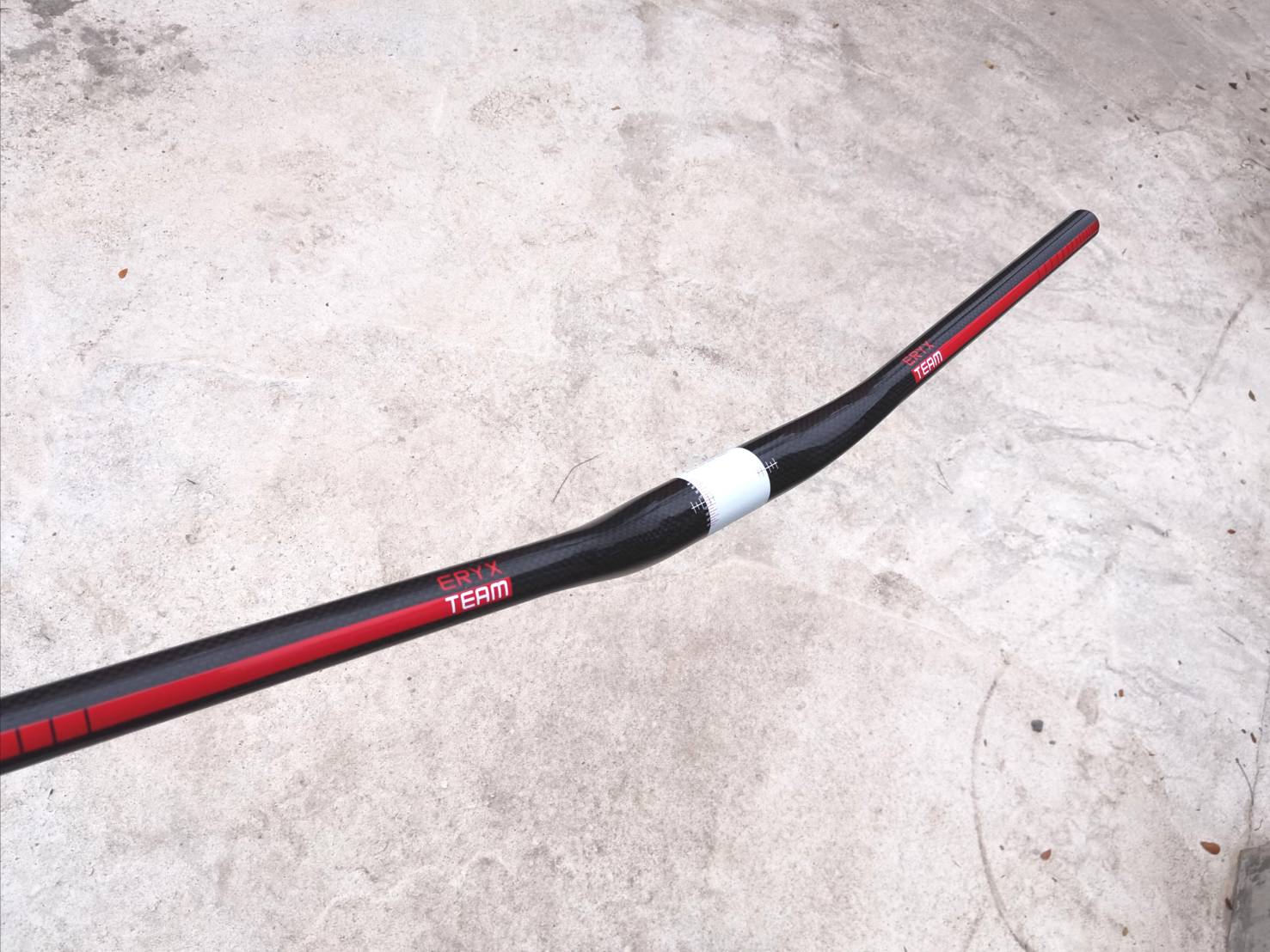 แฮนด์ยกเสือภูเขา TEAM ERTX RISER CARBON HANDLEBAR ยาว 720 มม. สีดำแดง แฮนด์ยกคาร์บอน