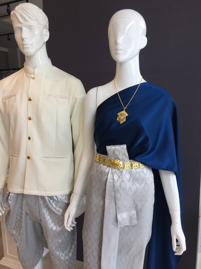 เช่า ชุดไทย ชุดเพื่อนเจ้าสาว ชุดไทยผ้าถุงสีเทาเงิน สไบเรียบ สีกรมท่า