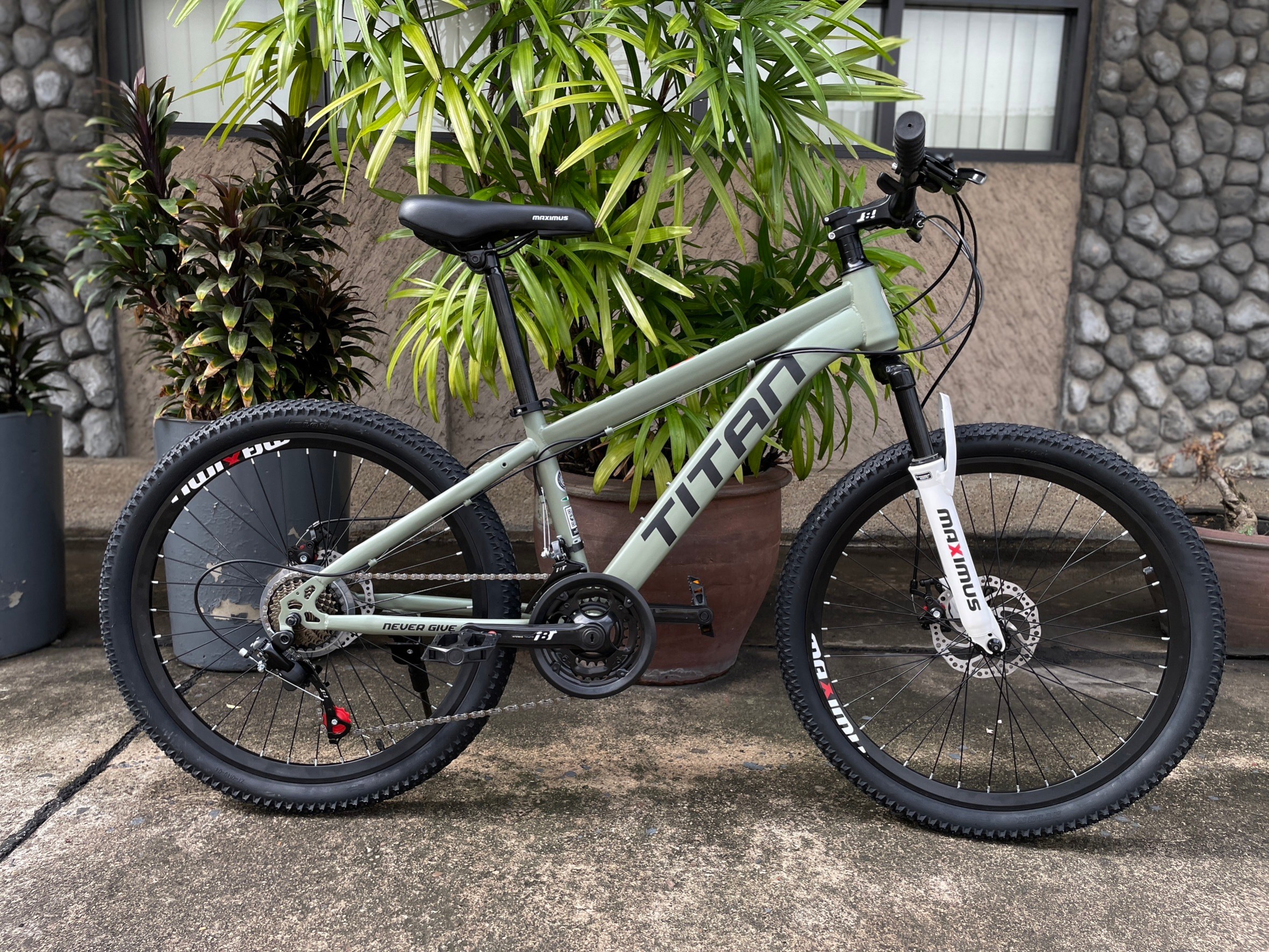 จักรยานเสือภูเขา MAXIMUS TITAN วงล้อ 24นิ้ว 21สปีด เฟรมเหล็ก