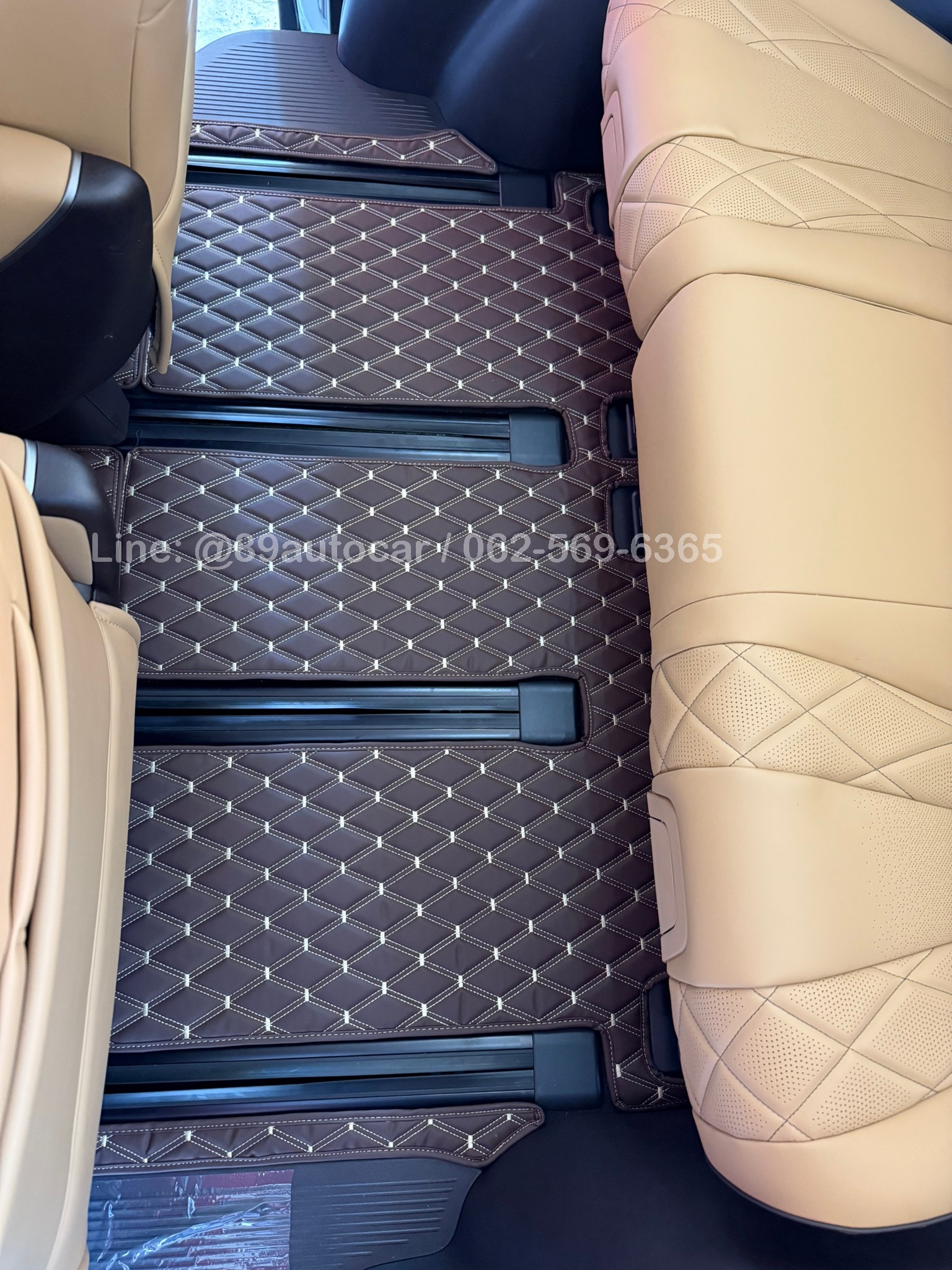 พรมปูพื้นรถตู้ BYD Denza D9 ปูพรมVVIP ด้ายคู่ สีกาแฟด้ายทอง เต็มคัน