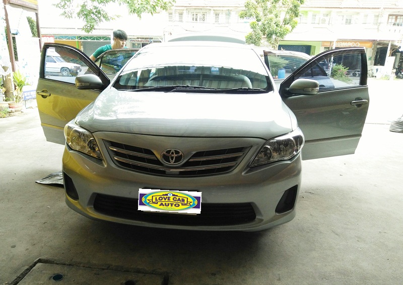 ผ้ายางปูพื้นรถยนต์ Toyota Altis 2006-2013 กระดุมสีดำขอบดำ