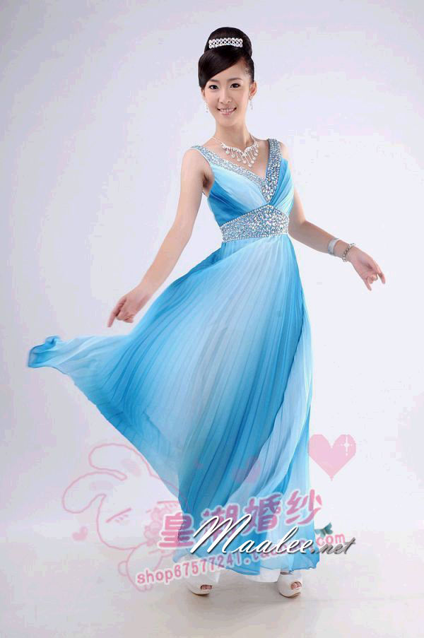 พร้อมส่ง ชุดราตรียาว กระโปรงอัดพลีท สีฟ้าขาวทูโทนไล่สี ผ้าชีฟองใส่สบาย ปักเลื่อมสวย