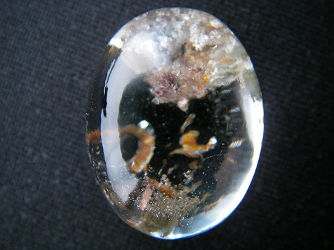 QU0012 QUARTZ แก้วเข้าแก้ว ปวกแดงคลุม กระจายด้วยฐานแผ่นแก้วกาบสีเหลืองทอง พม่า ขนาดเม็ดแก้ว 17.66x23.16x12.82 ct. นน. 38.81 ct.