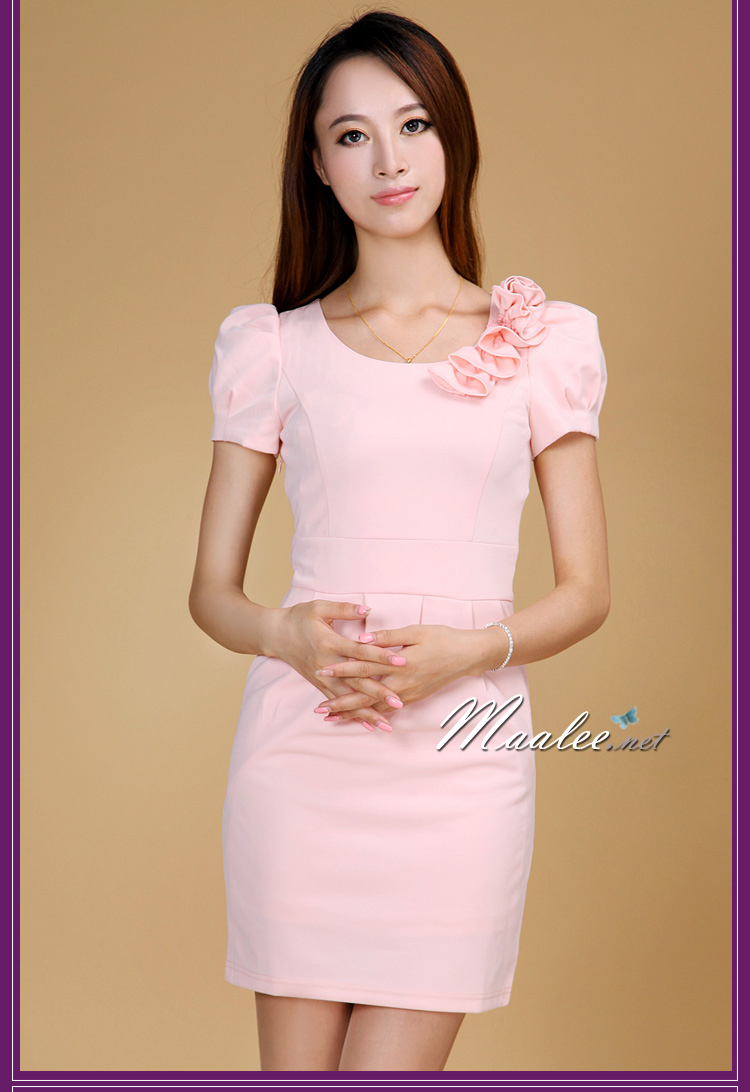 Sale ชุดราตรีสั้น แขนสั้น สีชมพู แต่งดอกไม้ช่วงคอ (เหลือเฉพาะ M , L )