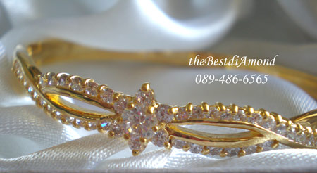 BB020+++กำไลเกลียวดอกไม้+++แบบดีไซน์น่ารัก สวยหรู เป็นเกลียว 2 ข้างมาบรรจบกัน โดยมีดอกไม้ฝังเพชรอยู่ตรงกลาง น่ารักมากๆเลย ใส่ออกงานสบายเลยค่ะ