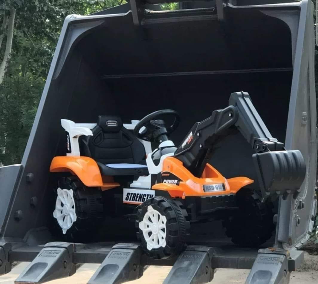 รถแมคโครมีรีโมท