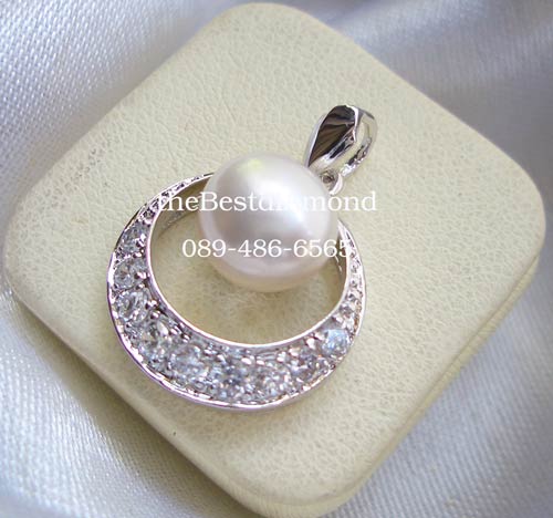BP422RD+จี้เพชร Pearl in Circle++จี้เพชรcz ผสม มุกน้ำจืดแท้สุดหรู ดูผู้ดีม๊ากมาก แบบIntrend น่ารักๆ เหมือนออกมาจากร้านจิวฯ คนรักมุกไม่ควรพลาด
