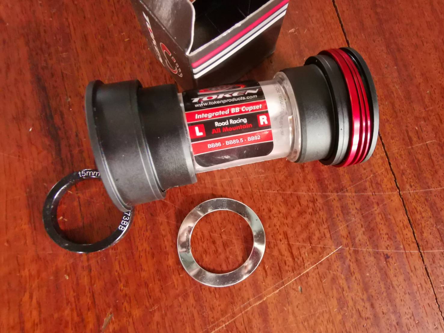 กะโหลก TOKEN TK-BB841PR-TBT Press fit (Sram,GXP Crankset) Tiramic สำหรับกระโหลกชิมาโน่แกน24 และ Sram(24/22mm.)