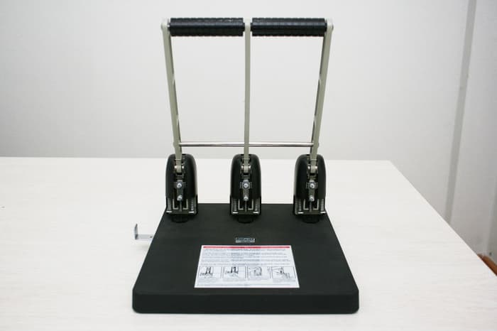 เครื่องเจาะกระดาษ 3 รู รุ่น 9530 (เจาะ 3 รู)