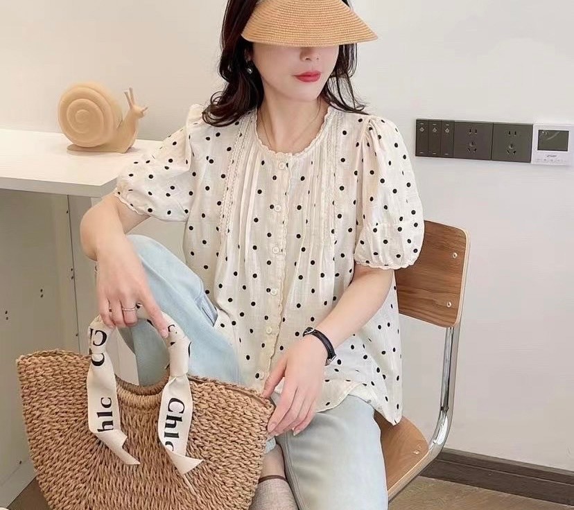 เสื้อผ้าฝ้ายลายจุดแต่งลูกไม้