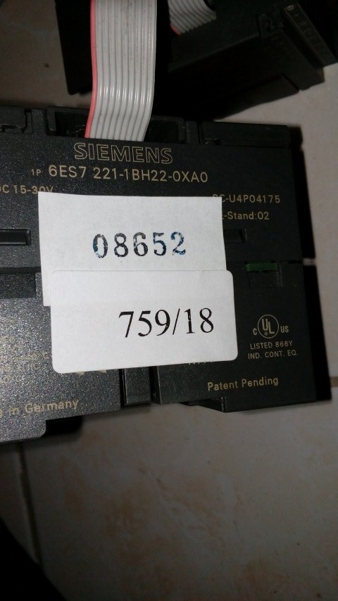 PLC “ SIEMENS ” รุ่น 6ES7 221-1BH22-0AX0