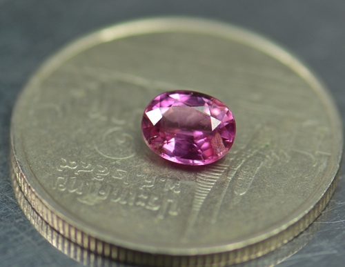 อัญมณีทับทิมสยาม (Ruby ) 0.64 กะรัตพร้อมใบเซอร์ (0573)