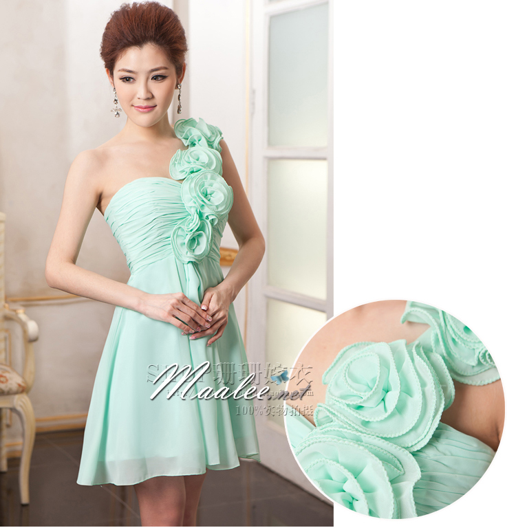 พร้อมส่ง ชุดราตรีสั้น เกาะอกไหล่เดียว ผ้าสีฟองแต่งดอกสวย สีเขียว