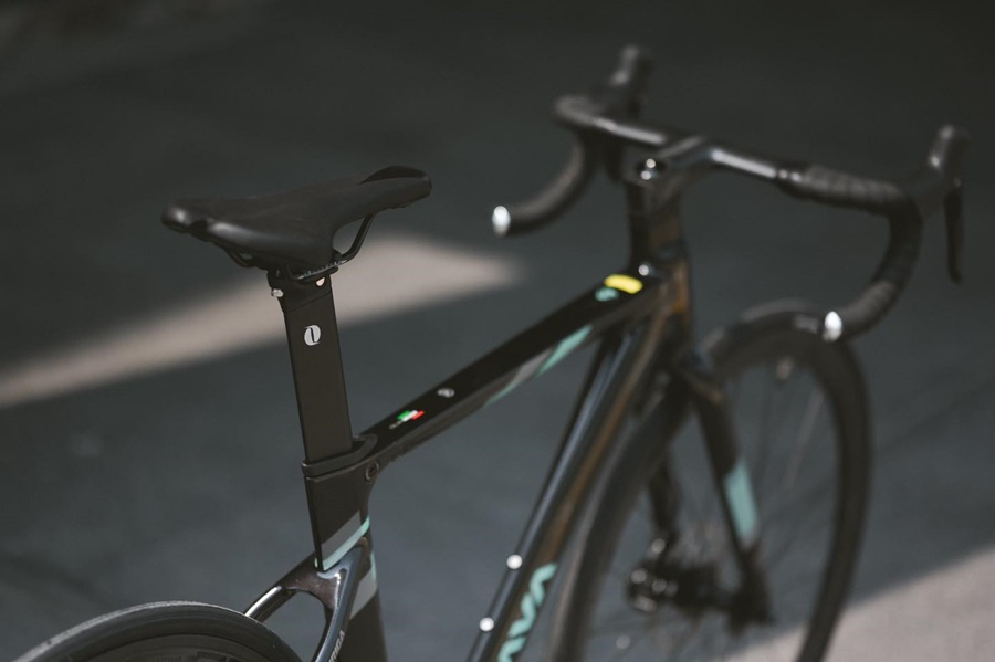 จักรยานเสือหมอบ JAVA AURIGA ชุดขับ DECA Shimano Sora 18speeds เฟรมอลูมิเนียม ลบรอยเชื่อม แฮนด์อลูมิเนียม lntegrated 700c