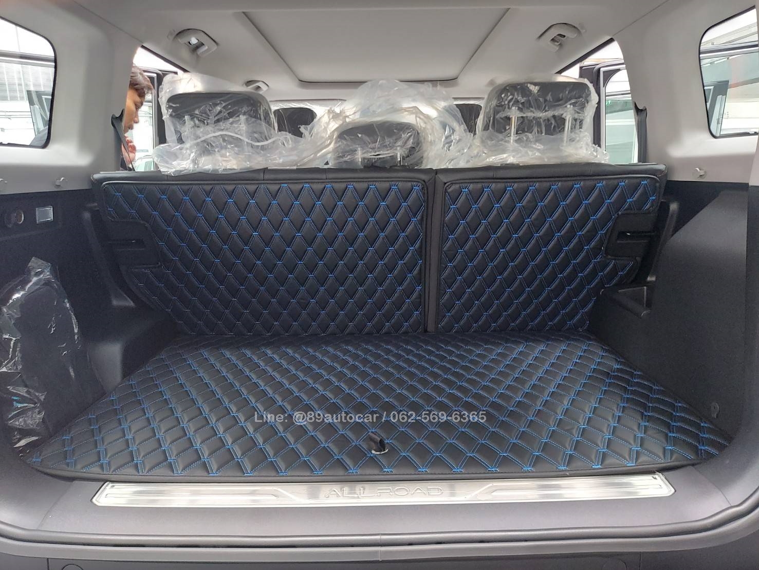 พรมปูพื้นรถยนต์ Omoda Jaecoo6 EV (โอโมด้า เจคลู 6 อีวี) ปูพรมVVIP สีดำด้ายน้ำเงิน เต็มคัน