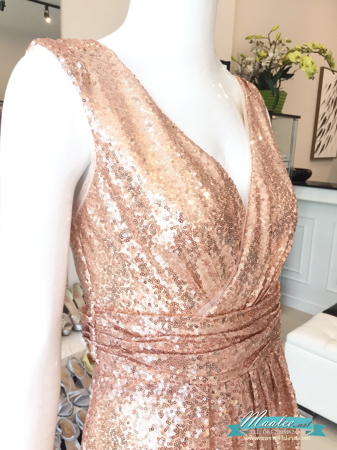 พร้อมเช่า ชุดราตรียาว แขนกุด สี Rose Gold แต่งเลื่อมทั้งตัว จับจีบช่วงเอว สวยหรู (ซิปหลัง)