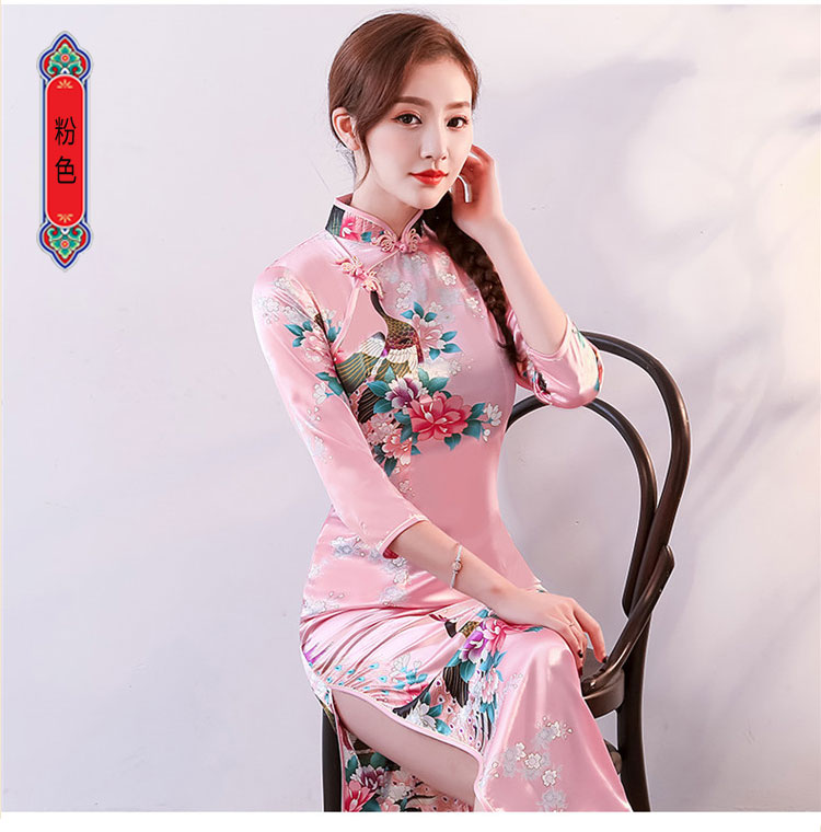 Pre-order กี่เพ้า สีชมพู แขนสี่ส่วน ลายนกยูง ตัดเย็บอย่างดี