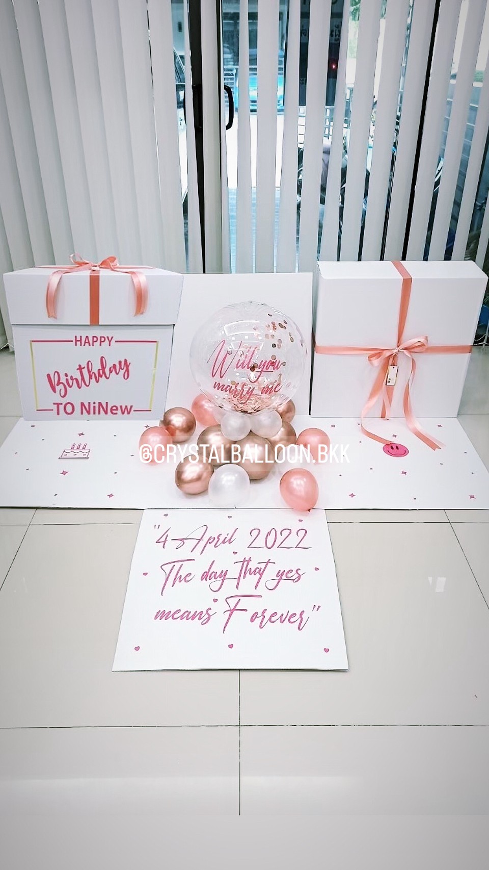 Happy Birthday และ Will You Marry Me? Surprise Box กล่องเซอร์ไพรส์วันเกิด และ ขอแต่งงาน Bubble ขนาด 18" ตั้งฐาน Theme สีโรสโกล พร้อมตกแต่ง สามารถใส่รูปได้ 2 ใบ สามารถเปลี่ยนสีลูกโป่ง/เปลี่ยนข้อความได้