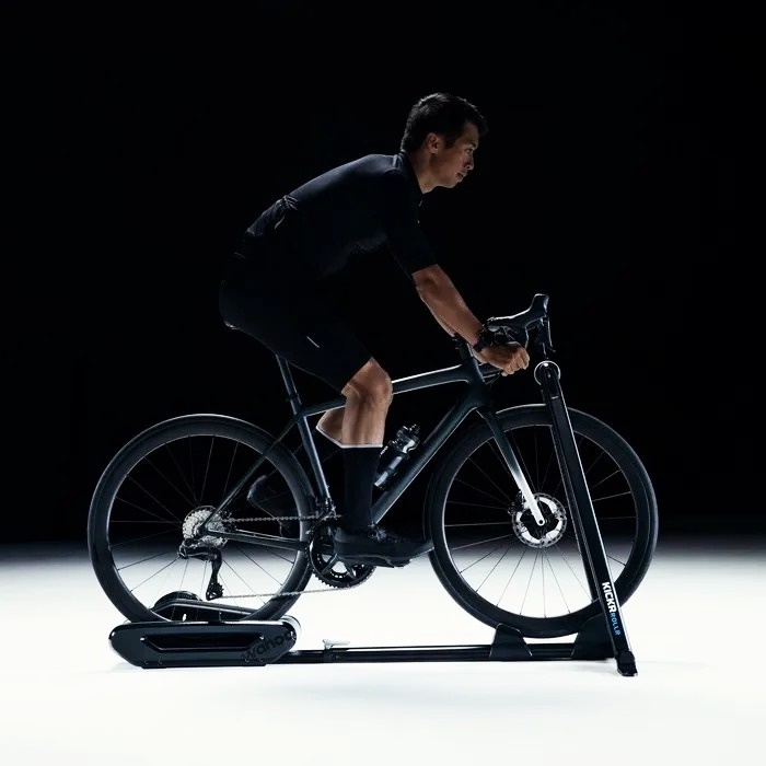 WAHOO KICKR ROLLR SMART TRAINER เทรนเนอร์โรลเลอร์แบบ dual-roller ที่ให้ความรู้สึกขี่จริง รองรับการปรับแรงต้านผ่านแอป ใช้งานกับ Zwift, SYSTM และรองรับ Power Meter