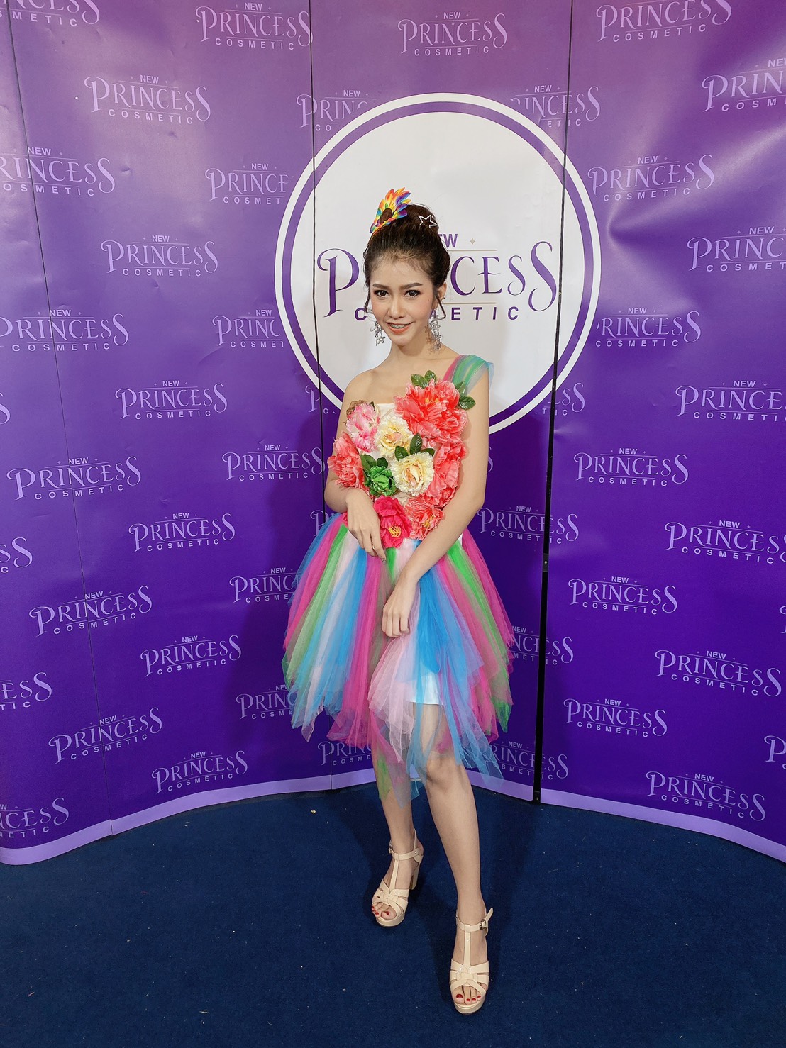 พร้อมเช่า ชุดแฟนซี เช่า 500 ชุดราตรีสั้น ดอกไม้หลากสี กระโปรงสายรุ้ง