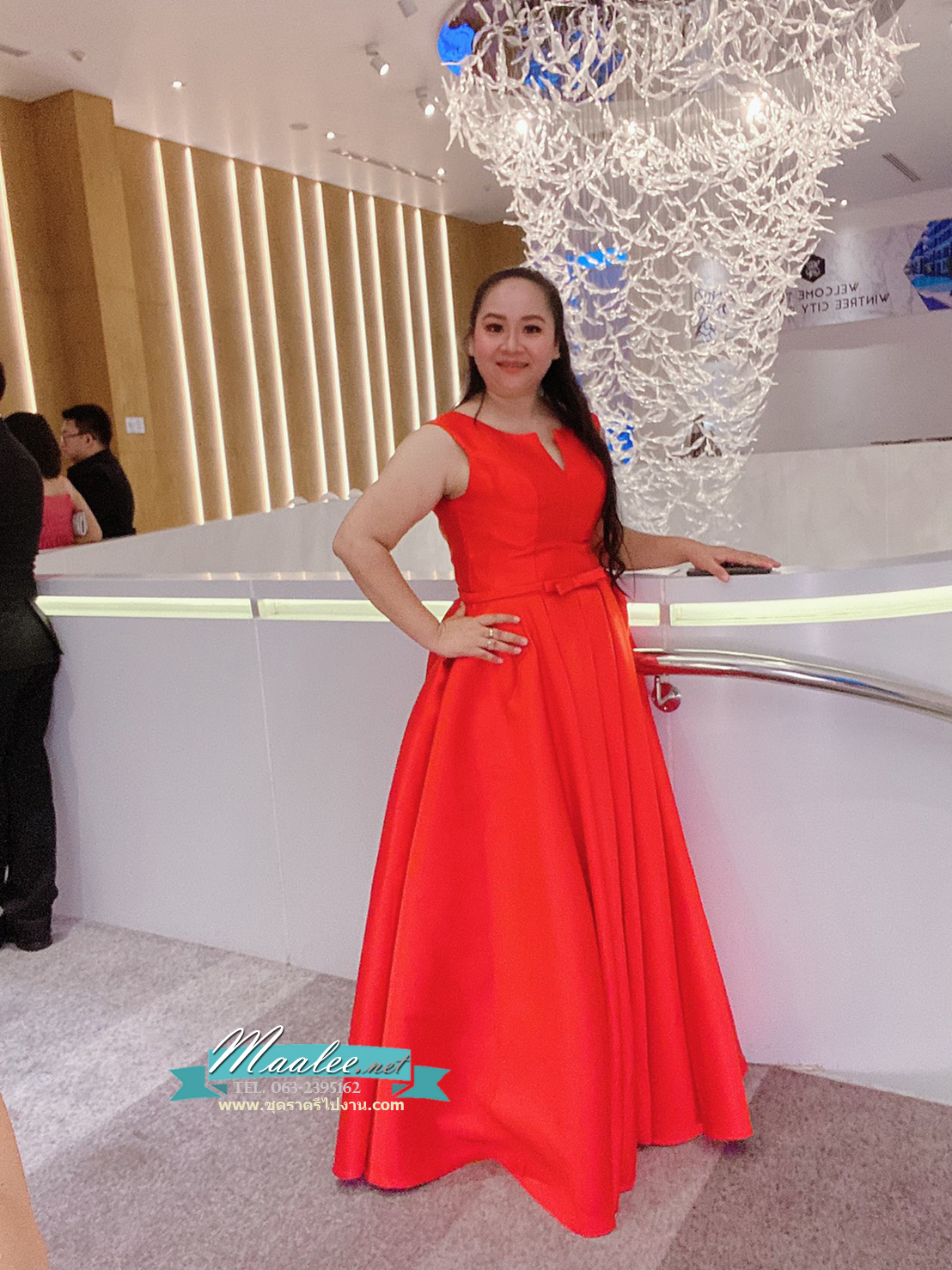 พร้อมเช่า ชุดราตรียาว แบบแขนกุด ผ้าซาตินเรียบหรู แต่งโบว์2ชั้น ช่วงเอว สีแดง (เชือกผูกหลัง)