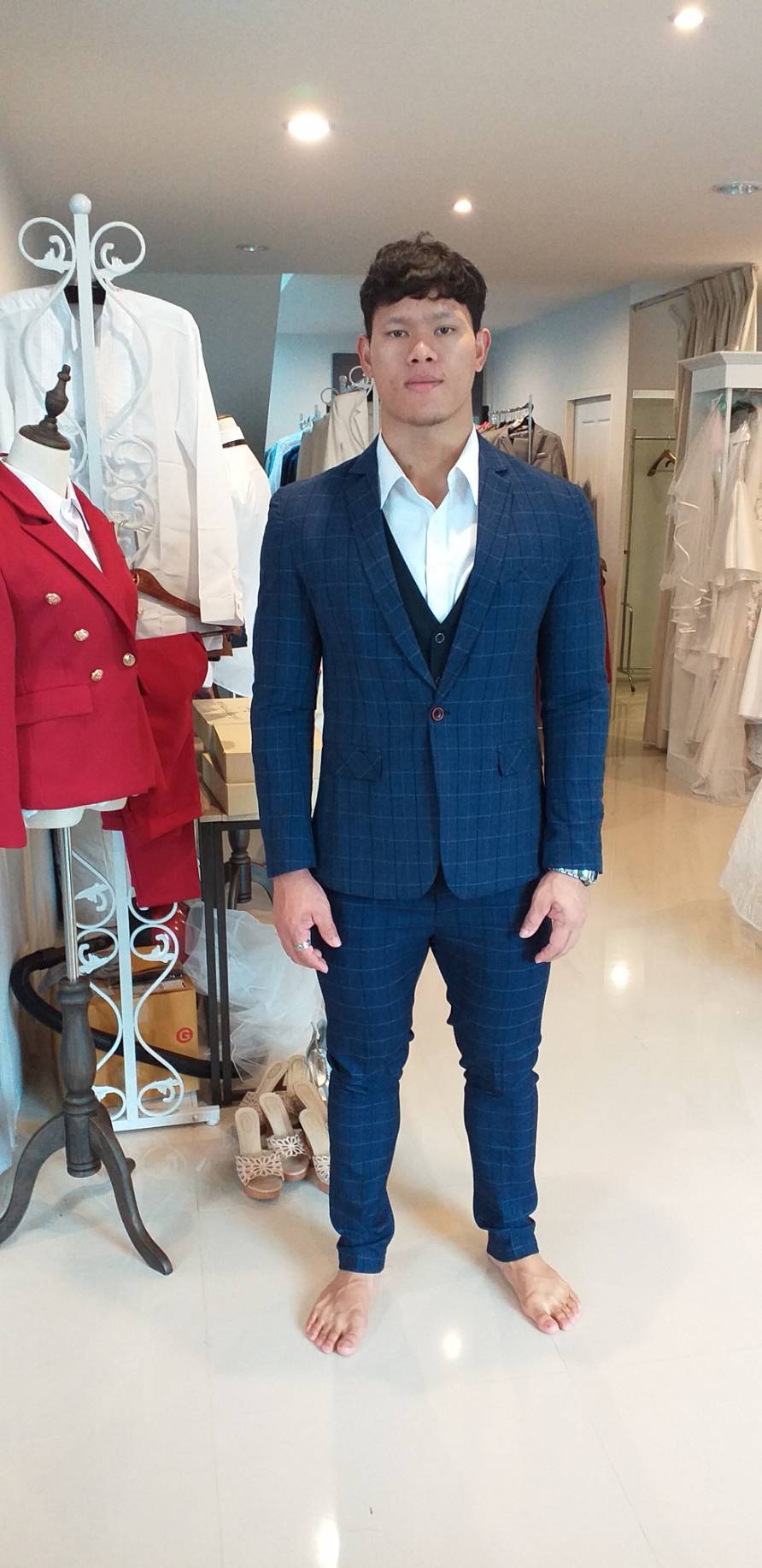 พร้อมเช่า ชุดสูทชาย สีน้ำเงิน ลายตาราง ทรงเข้ารูป สไตล์เกาหลี พร้อมเสื้อกั๊ก