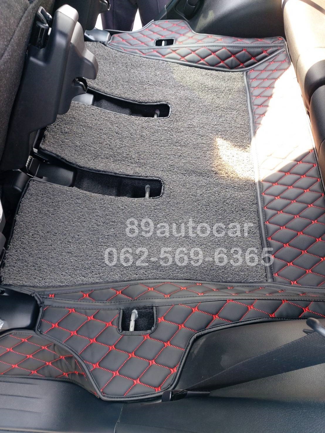 พรมดักฝุ่น Toyota Fortuner 2022 ปูพรม8D สีเทาขอบสีดำด้ายแดง
