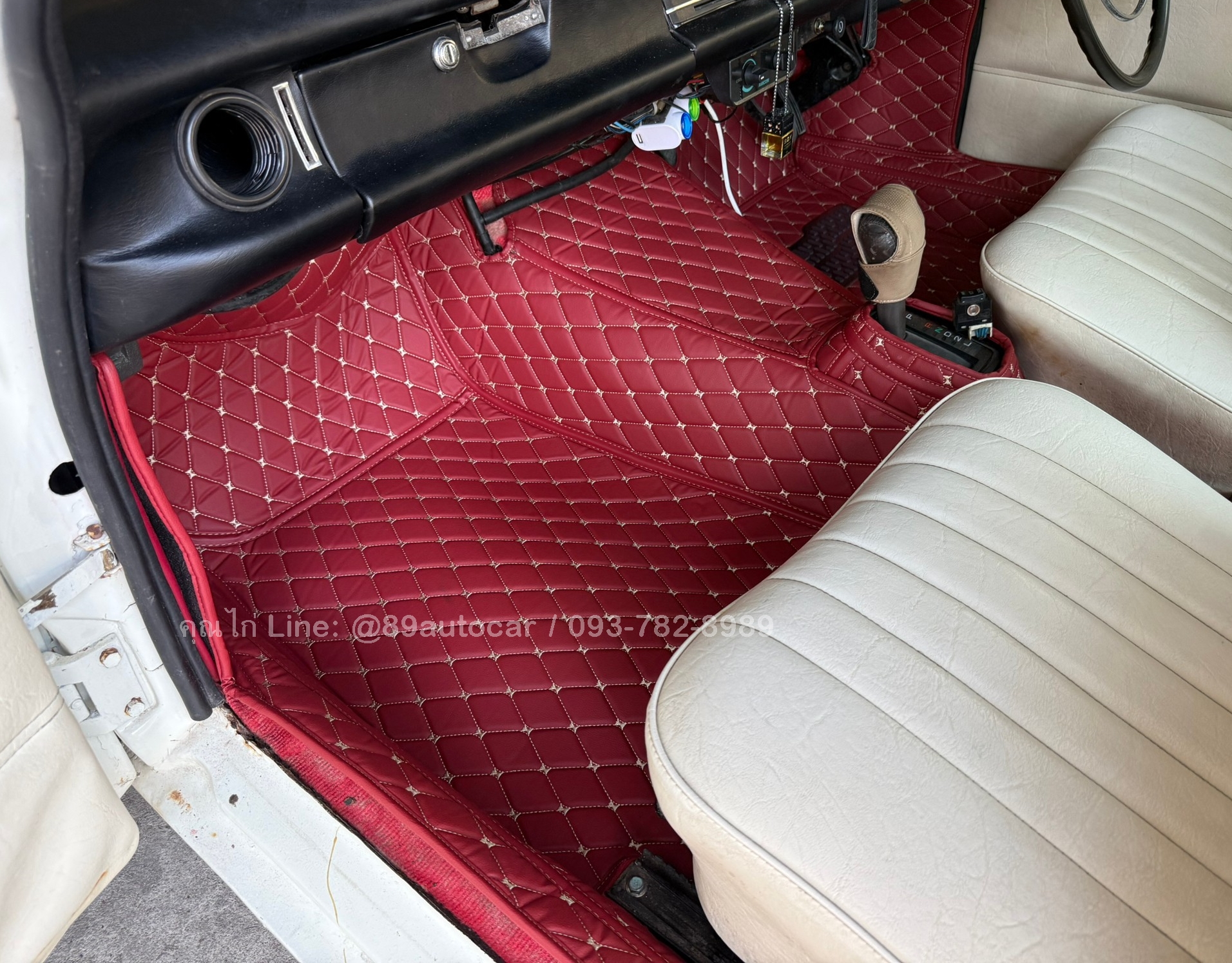 พรมรถยนต์ Benz 240D W114 ปูพรม6D สีแดงไวน์ด้ายทอง เต็มคัน