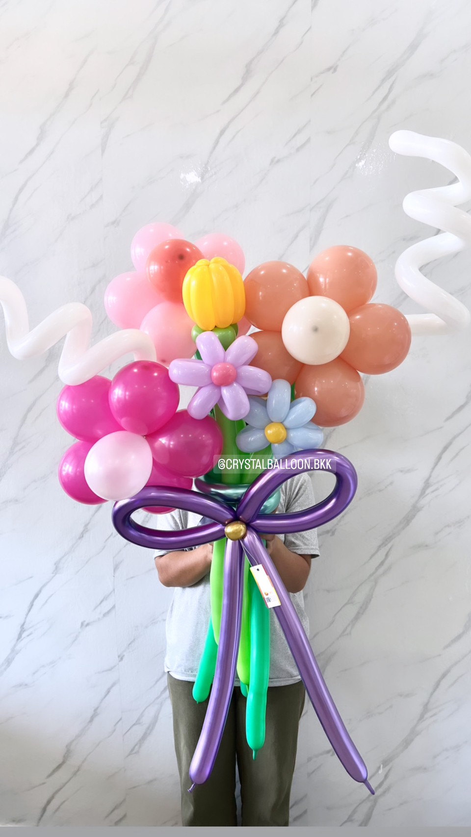 สั่ง Flower Balloon Medium Bouquet ช่อ 6 ดอก พร้อมตกแต่ง สามารถเปลี่ยนสีลูกโป่งได้