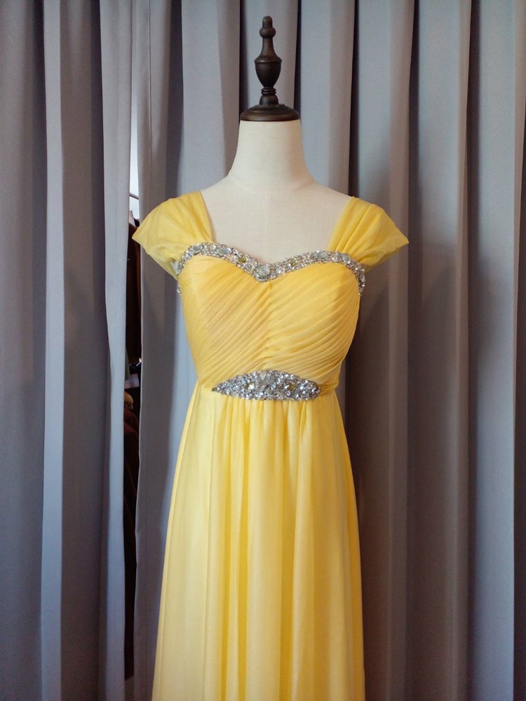 พร้อมส่ง ชุดราตรียาว ผ้าชีฟอง สีเหลือง แต่งคริสตัลหรูช่วงอกและเอว