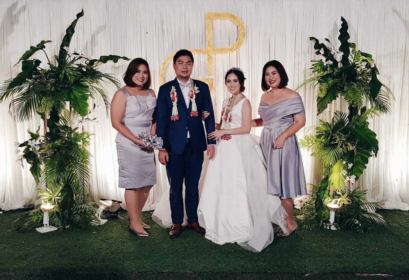 พร้อมเช่า ชุดราตรีสั้น สำหรับสาวอวบ ปาดไหล่ สีเทา ผ้าซาติน