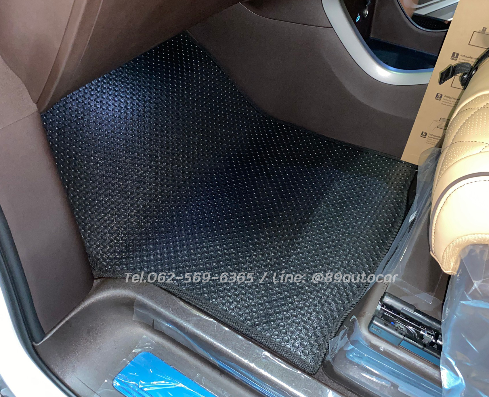 ผ้ายางปูพื้นรถยนต์ BYD Denza D9 ปูกระดุมเล็ก สีดำขอบดำ