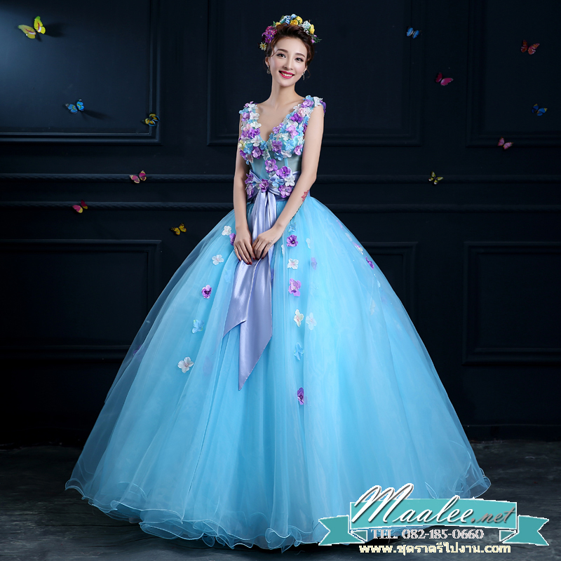 พร้อมเช่า ชุดแฟนซียาว แบบแขนกุด กระโปรงผ้าแก้ว ช่วงบนเป็นผ้าตาข่าย แซมด้วยดอกและผูกโบว์ช่วงเอว สวยมาก สีฟ้า (เชือกผูกหลัง)