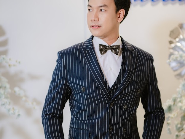 พร้อมเช่า ชุดสูทชาย สีกรมท่าลายทางเล็ก ** พร้อมเช่าไซส์ L , XL **