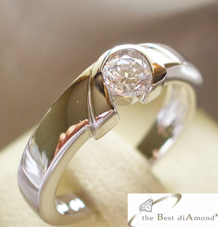 BR026RD แหวนน่ารักๆ ใส่เป็นแหวนคู่รักได้ ทำเป็นรุปเกือกม้า เพชรCZเล็กๆ ขนาด 30 ตัง แต่วิ๊งๆเล่นไฟ ใส่ติดนิ้วได้ทุกโอกาส ใส่ไปเรียน ทำงานได้สบาย