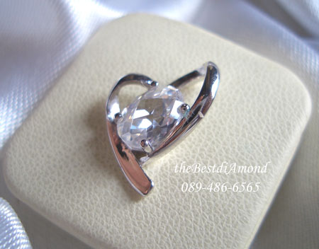 BP909RD+++Oval in My Heart+++จี้น่ารักๆๆ ทันสมัย เก๋ไก๋ ใส่สวยทุกโอกาส เพชรเป็นรูปไข่ เล่นไฟดีค่ะ ล้อมอยู่ในกรอบหัวใจ น่ารักมากๆๆ ตัวเรือนเงินแท้