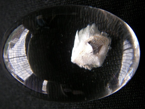 QU0016 QUARTZ แก้วเข้าแก้ว พระธาตุผุดกลางแก้ว เนื้อแก้วใสสะอาด ก้นแก้วกลวงตามรูปพระธาตุ ขนาดเม็ดแก้ว 19.45 x29.10x15.19 mm. นน. 63.79 ct.